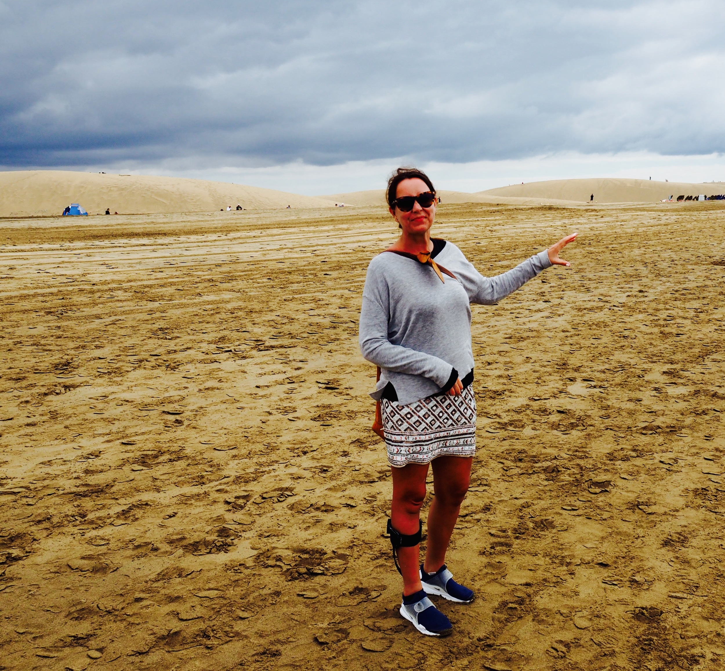 Maspalomas. I dag, 11. april 2016. Snø er ikke det samme som snø, så som sand er ikke det samme som sand. Våg å tørre. Foto: Bente Cecilie Bergan.