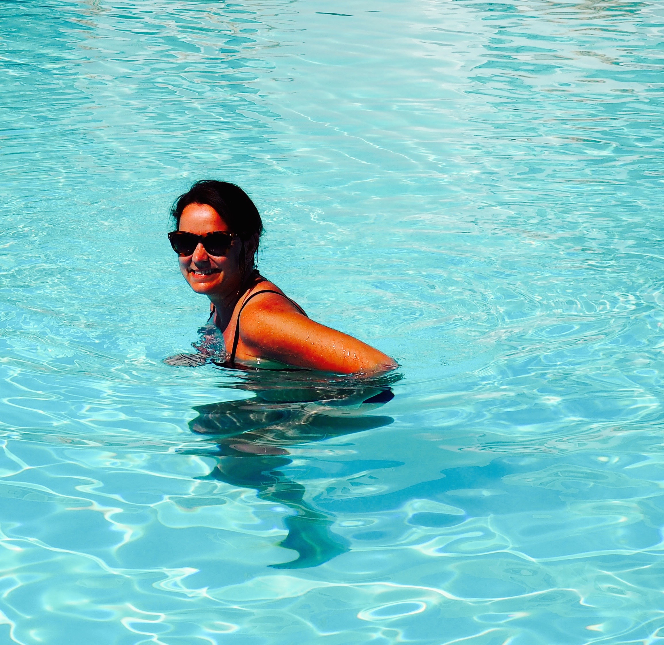 2016, fire år senere: Jeg går nokså ubesværet til badebassenget, forbi alle badegjestene, hvor jeg tar et bad alene. Full mestring!