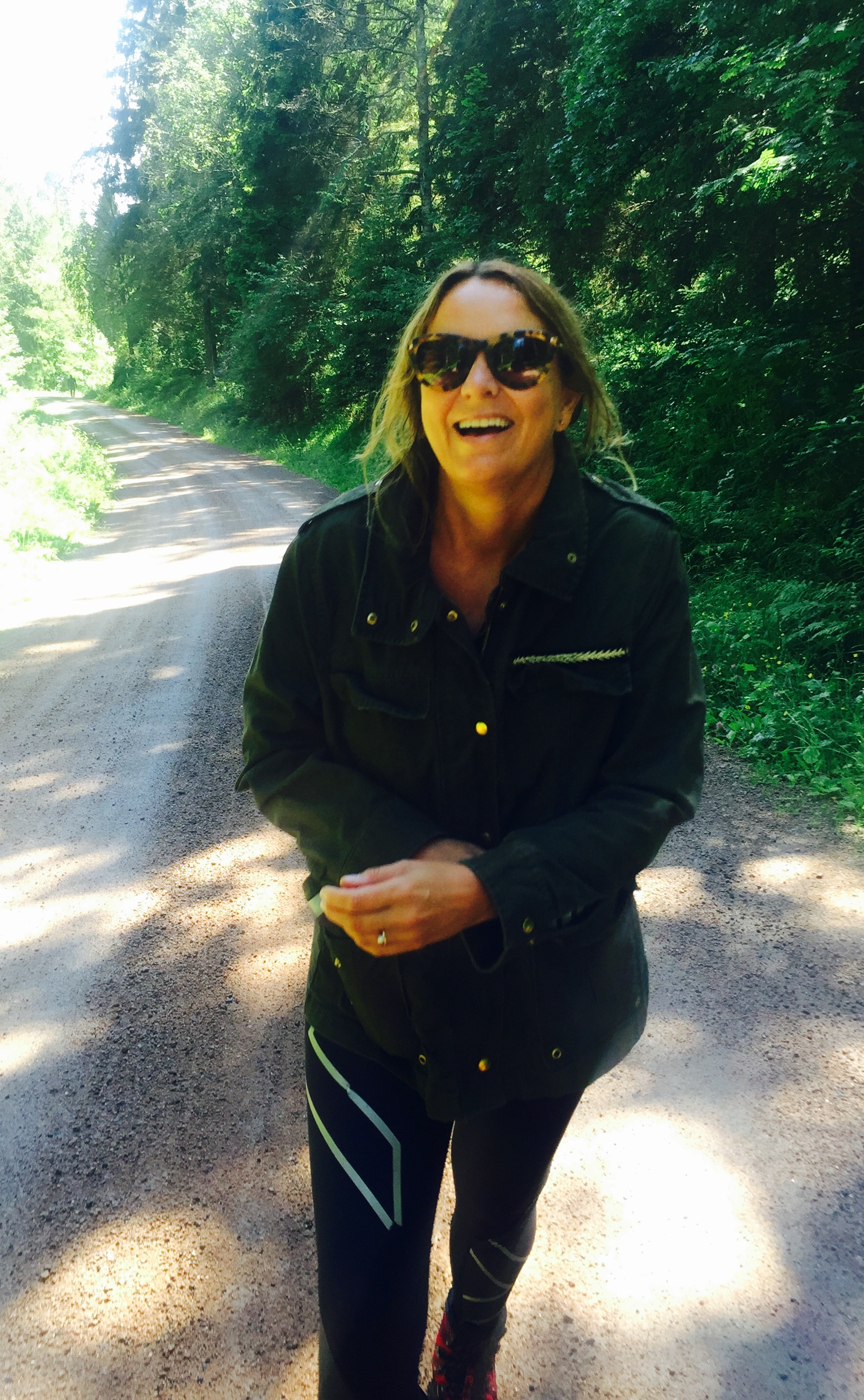 - Ut på tur, aldri sur! sier jeg muntert på vei opp til Ullevålsseter.