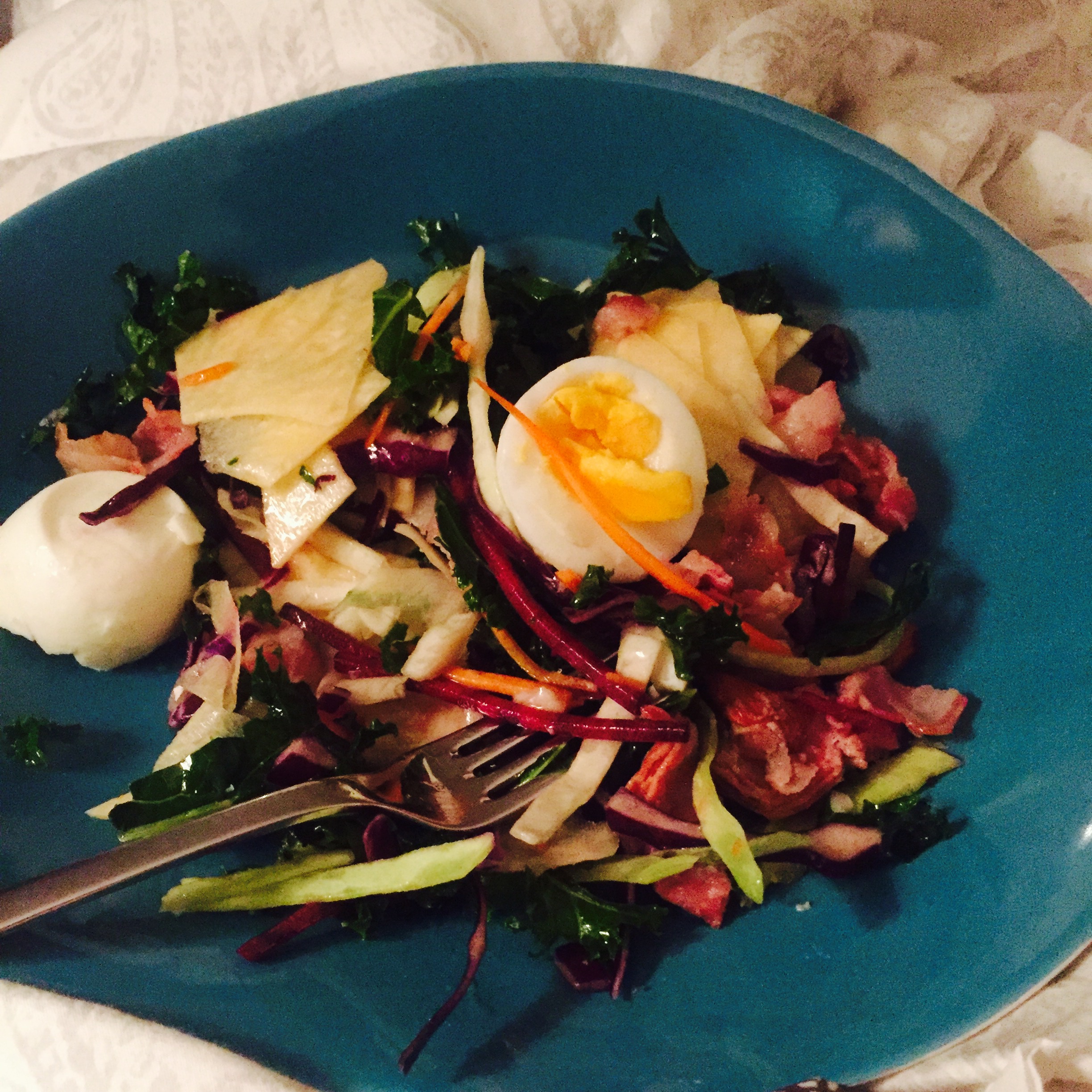 Jeg får servert mat på sengen, akkurat som jeg gjorde da jeg nylig hadde fått slag, og var innlagt på Ullevål.