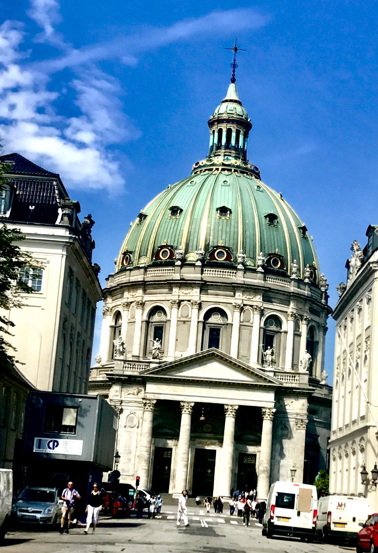 Den vakre Marmorkirken, inspirert av Peterskirken i Roma.